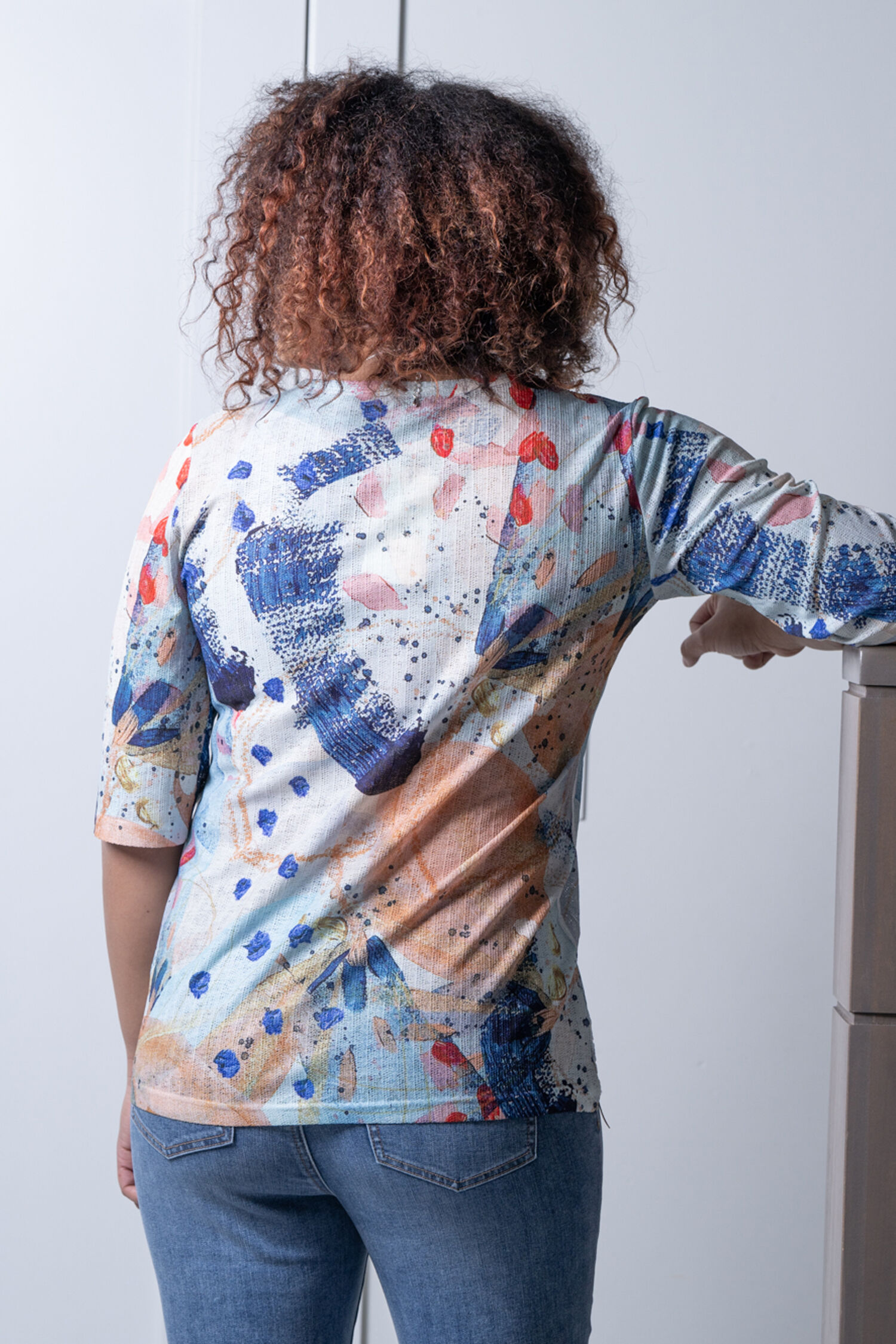 &frac12; Sleeve Floral Cut-Out Light Knit Image 4