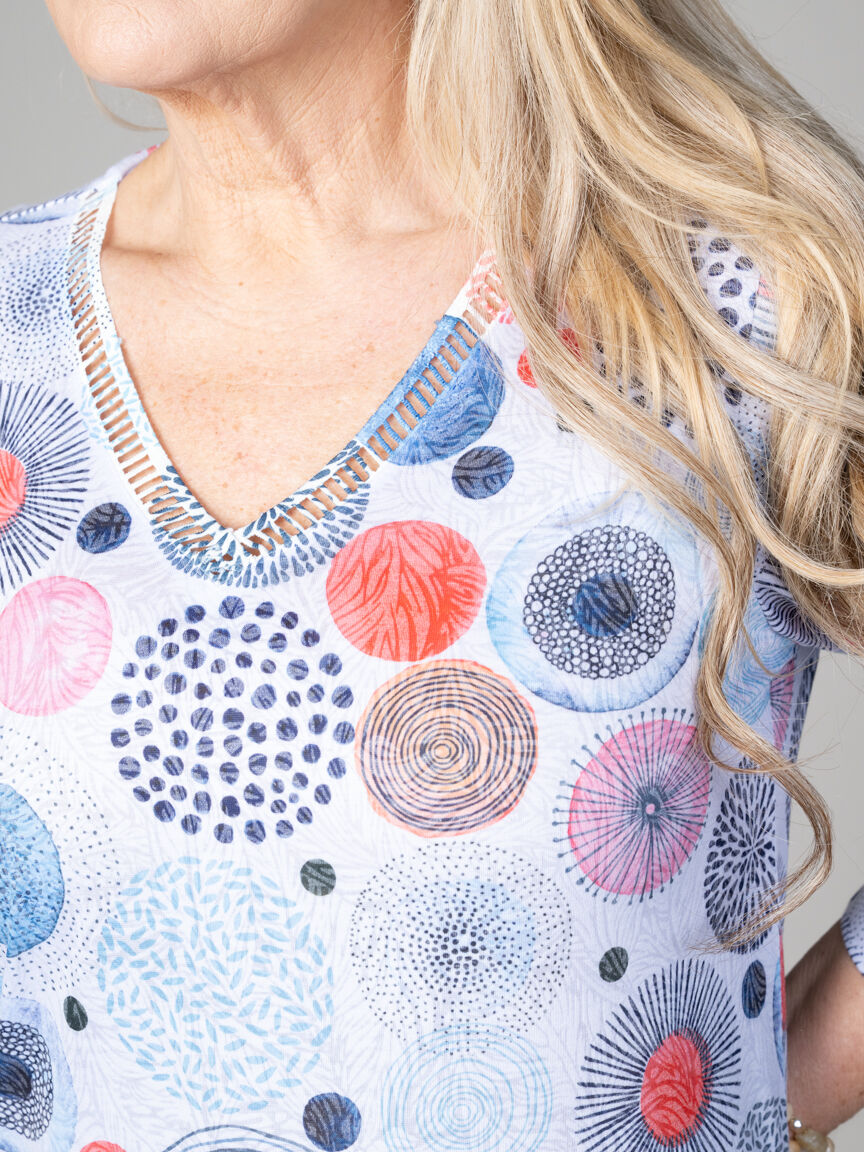 3/4 Sleeve V-Neck Circle Print Top