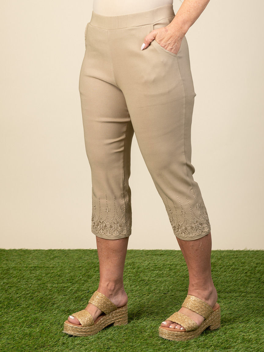 Pull-On Capri Pants with Floral Embroidery Hem Image 4