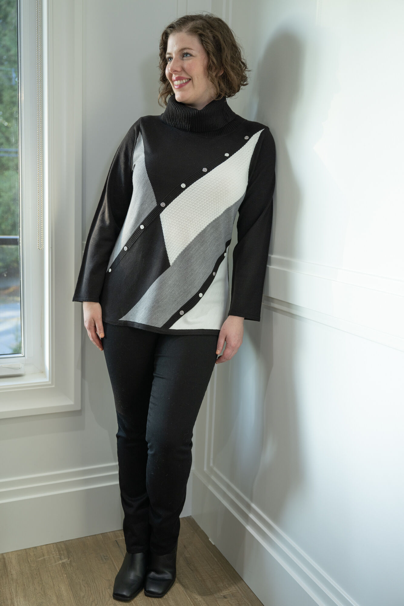 Turtleneck Colorblock Sweater Image 3