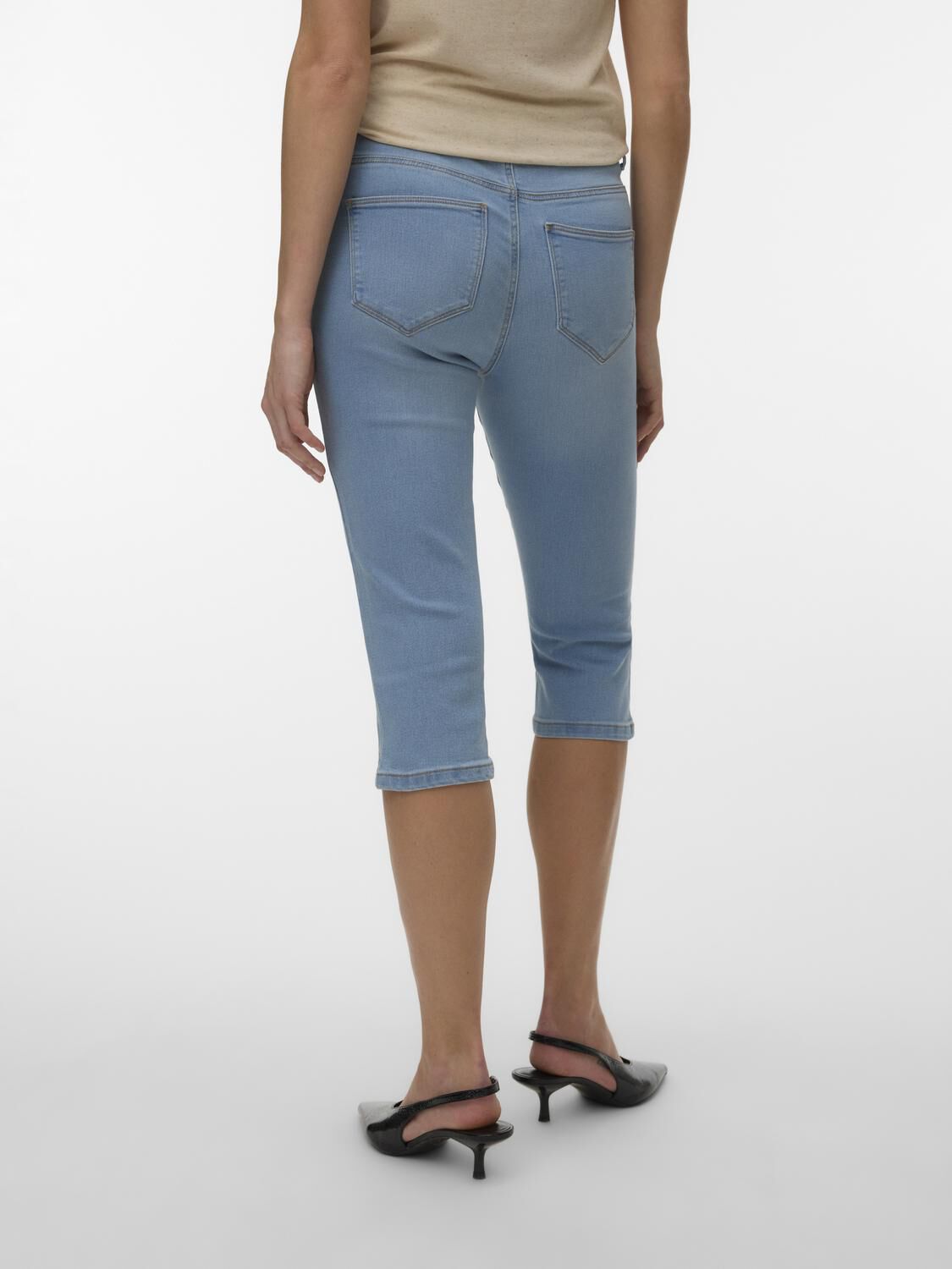 Mid Rise Slim Capri Image 2