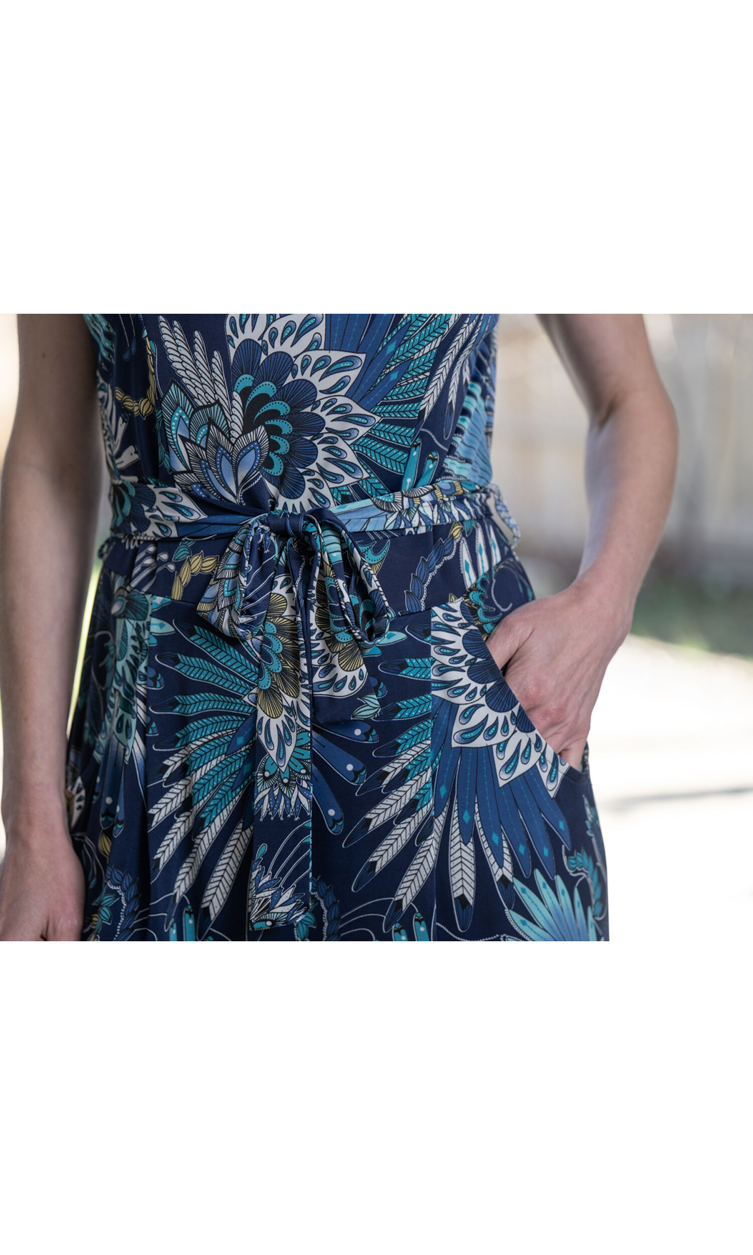 Sleeveless Jumpsuit w/ Pockets Image 4