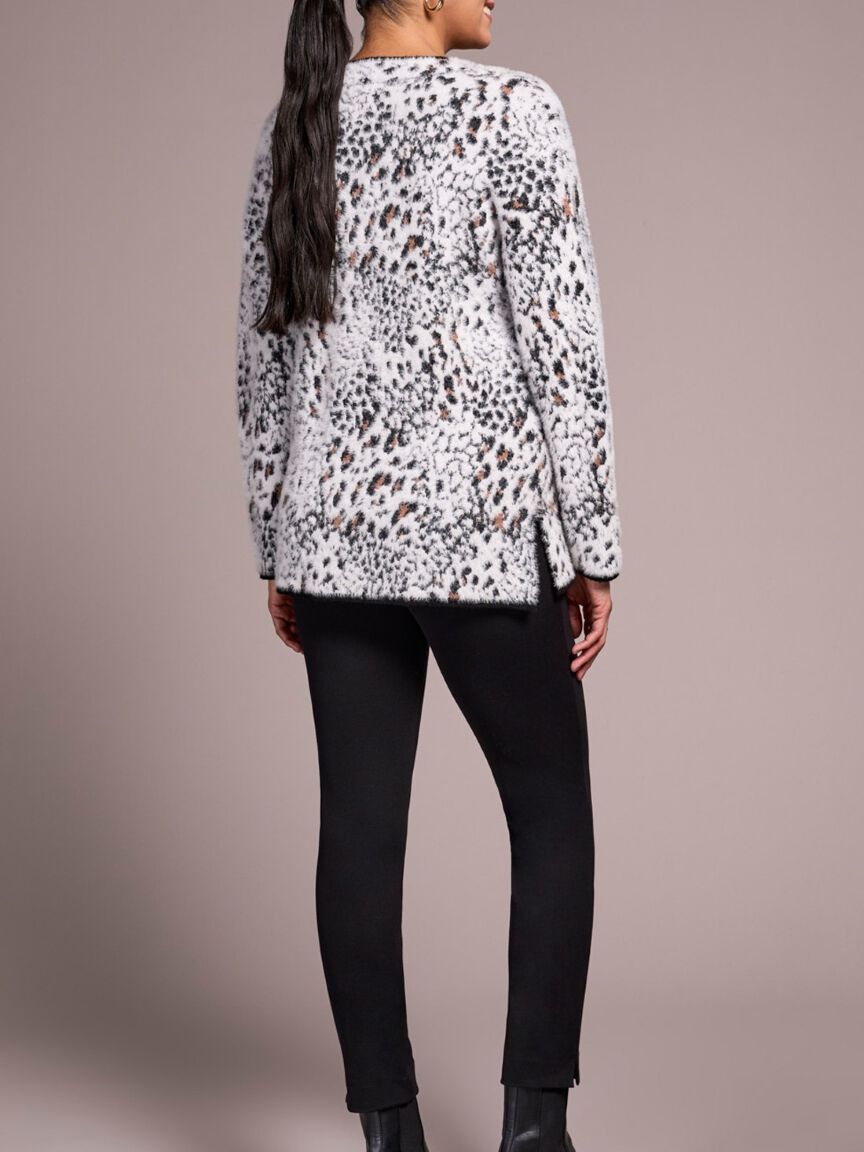 Long Sleeve V-Neck Sweater Image 3