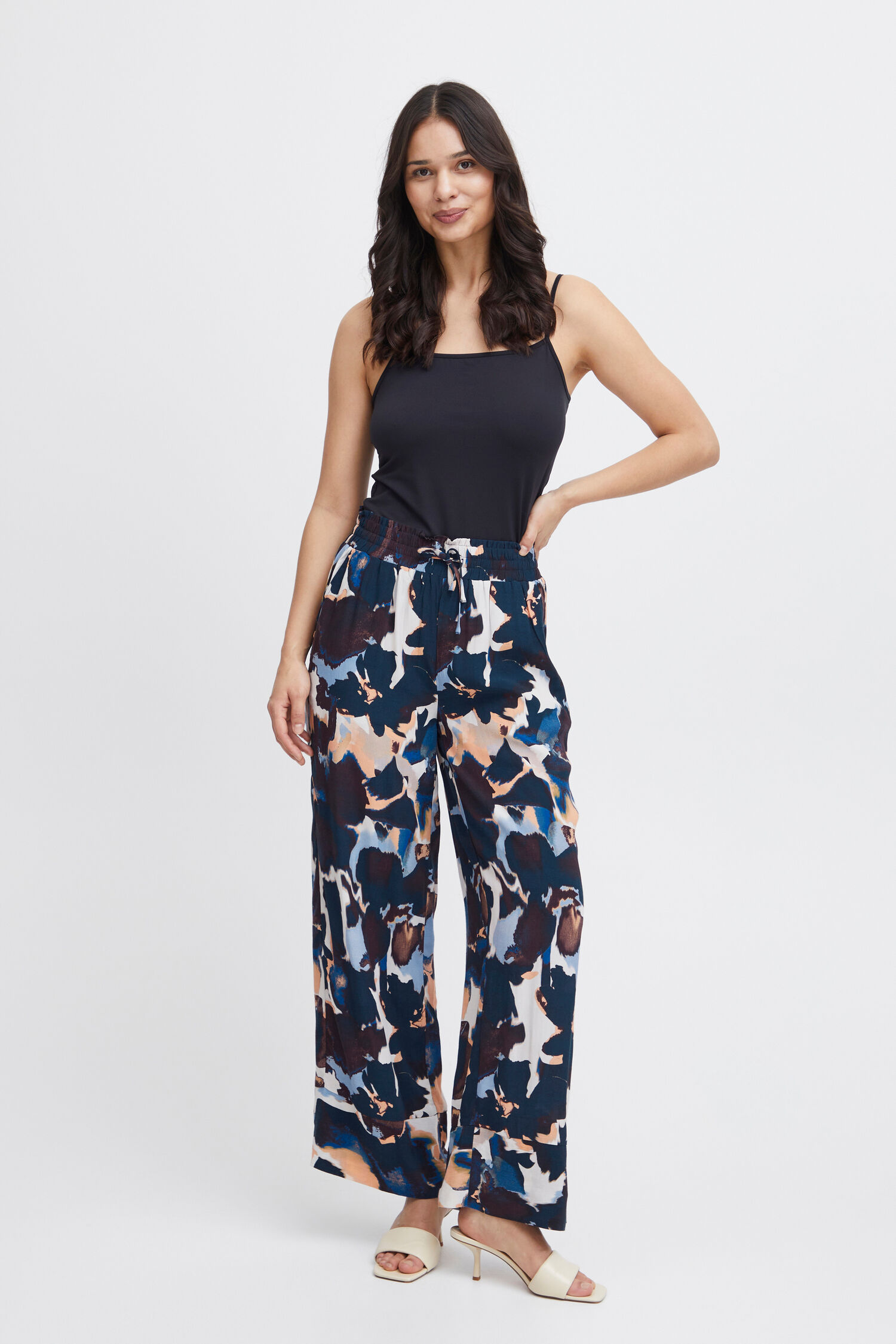 Wide Leg Pull-On Printed Trousers Image 5