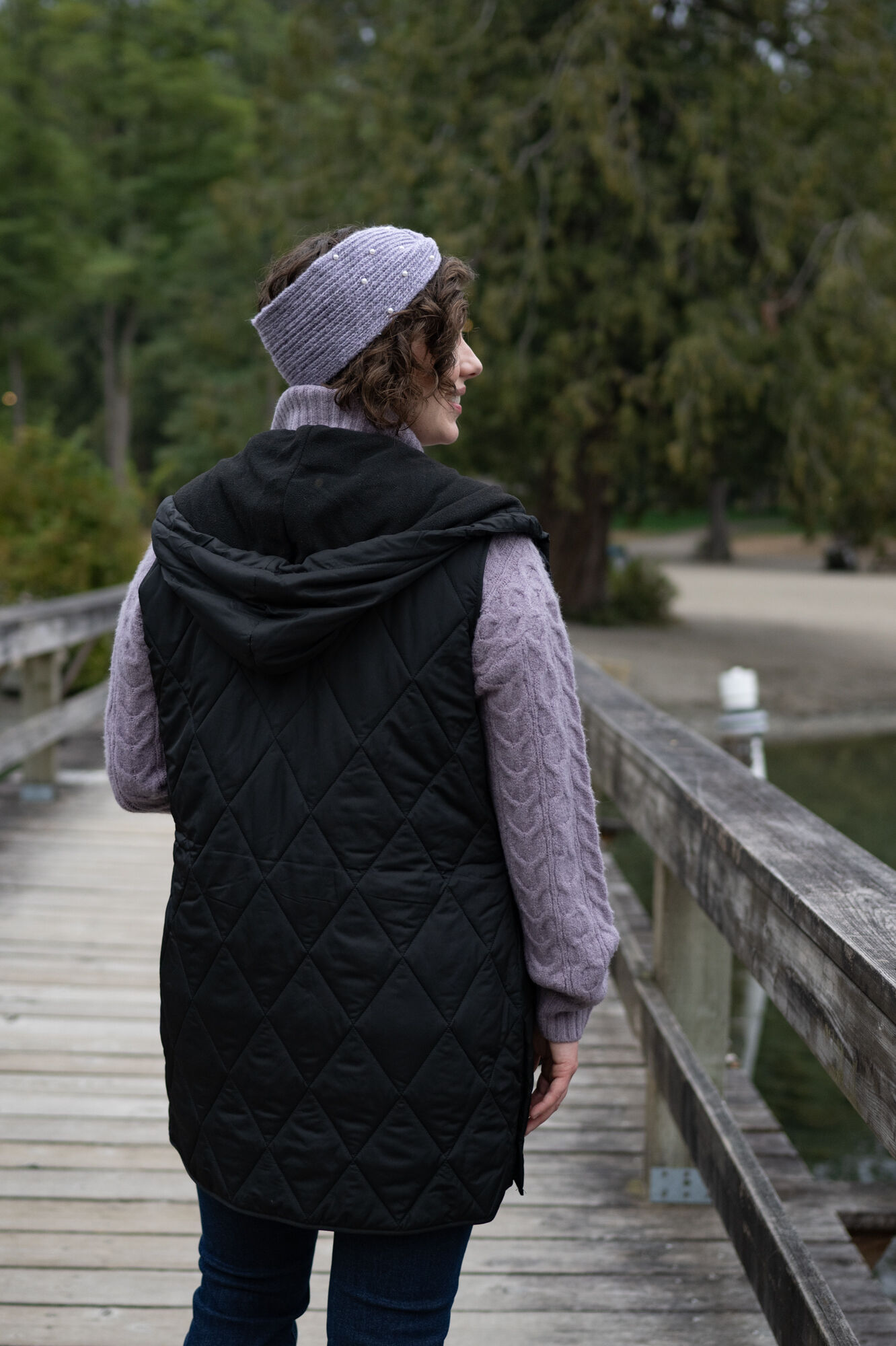 Quilted Diamond Fall-To-Winter Hooded Puffer Vest Image 2