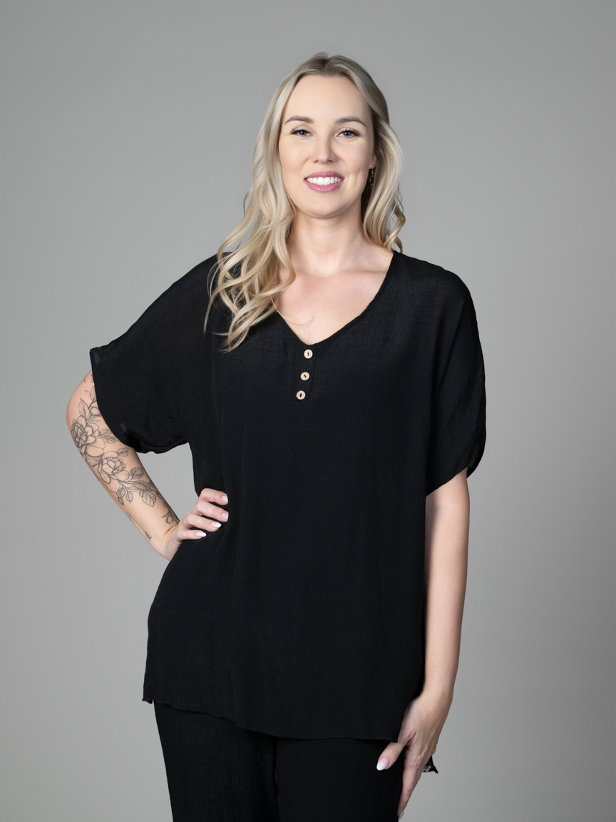Short Sleeve FLowy V-Neck Top | Goa | Suzanne's