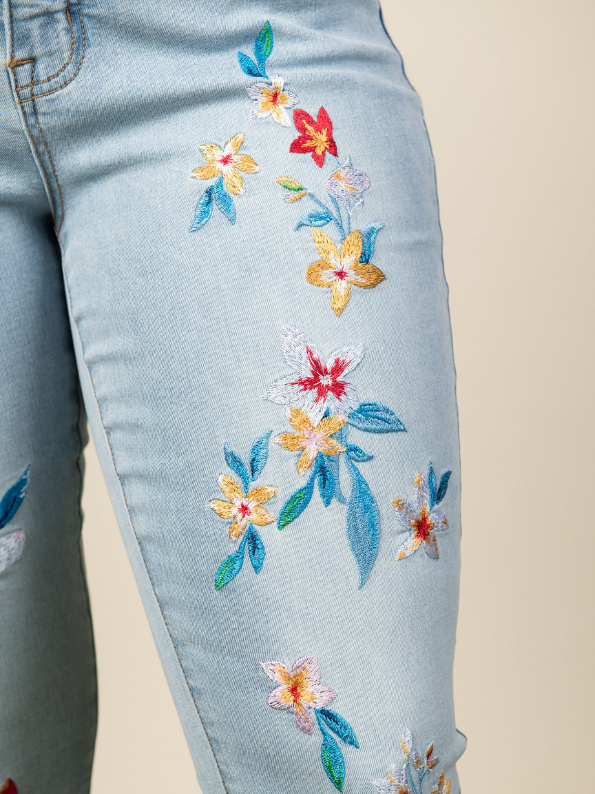 Sophia Curvy Slim Crop Jean | Tribal | Suzanne's